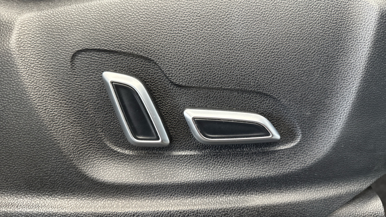 MG Hs 1.5 T-GDI Exclusive 5dr DCT Petrol Hatchback